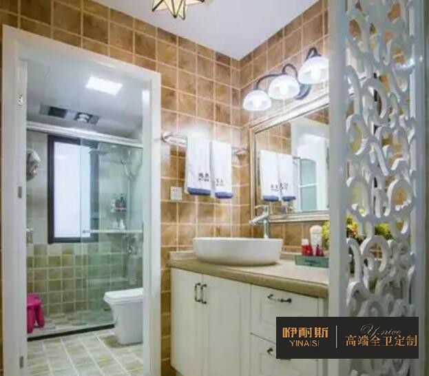 現(xiàn)在大多數(shù)衛(wèi)浴間設(shè)計是干濕分離式，將面盆獨立出來，且設(shè)置遠離門口的地方，打造相對干燥的空間