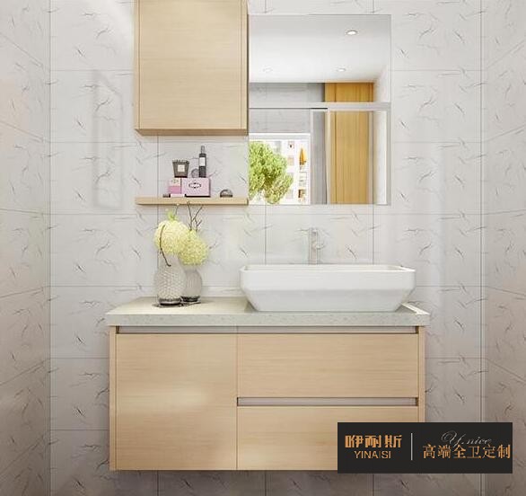小巧的吊柜，滿(mǎn)足衛(wèi)生間日常收納;設(shè)置隔板，方便洗漱用品擺放。
